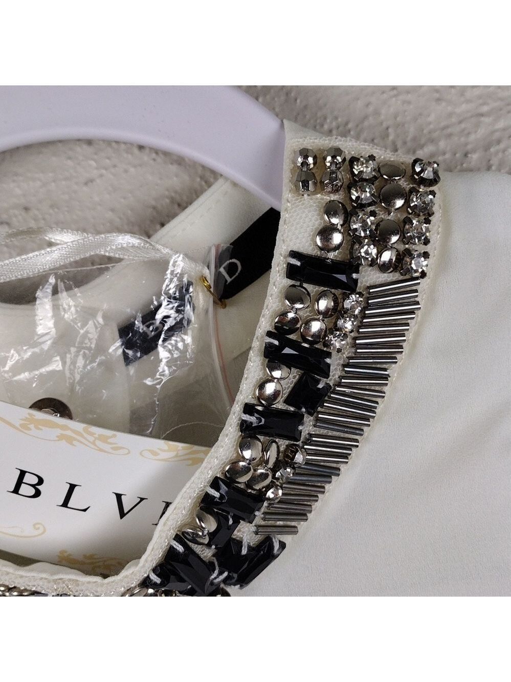 BLVD White Two Button Keyhole Jewel Embellished Collar Sleeveless High Low Top - Picture 11 of 13